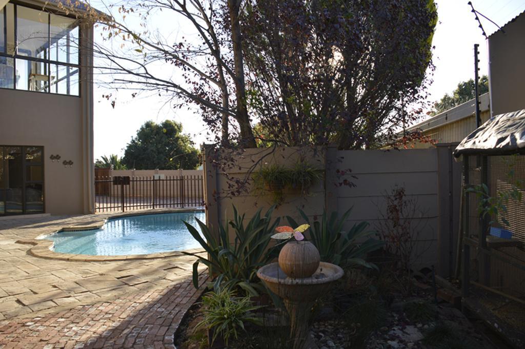 Two Bells Guest House Bloemfontein Exteriér fotografie
